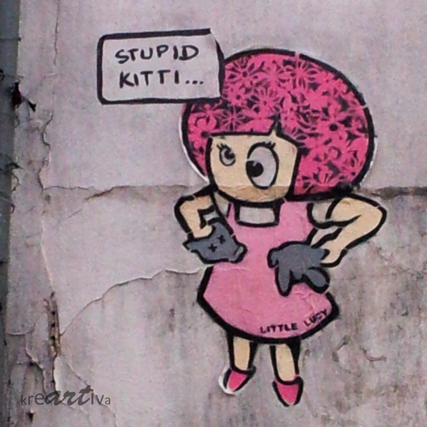 Stupid Kitti behaeded – Little Lucy köpft Kitti