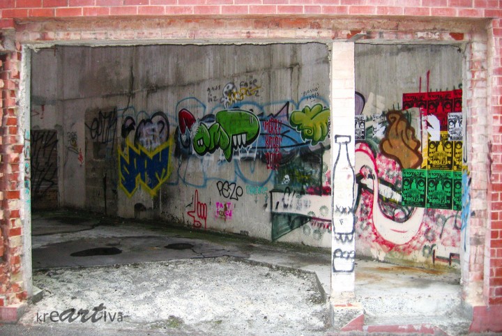 graffiti garage, New Zealand 2006.